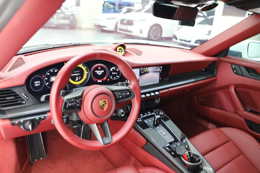 Porsche 911 Carrera 4 GTS Cabriolet, 2023