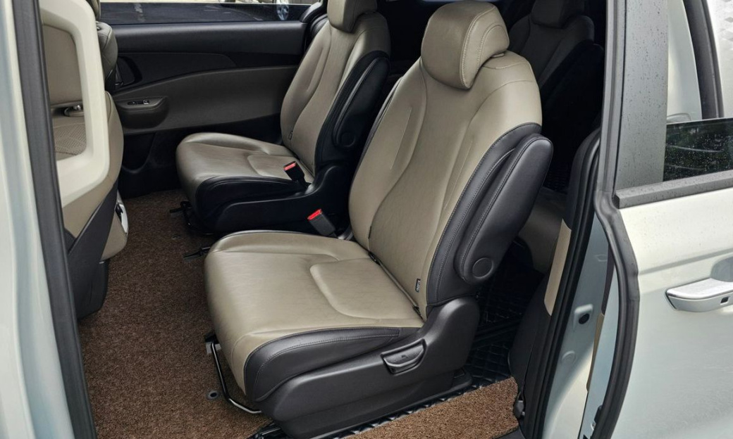 Kia Carnival 9-Seater Prestige, 2025