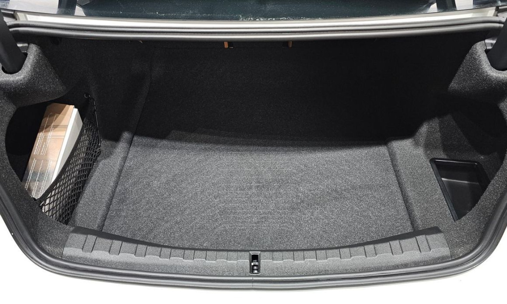 BMW 3-Series 320i M Sport, 2024