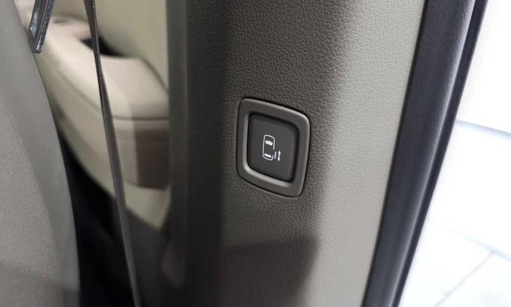 Kia Carnival 7-Seater Gravity, 2025