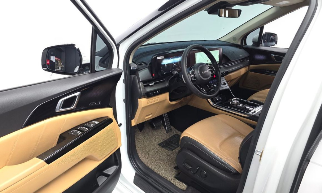Kia Carnival 7-Seater Signature, 2023