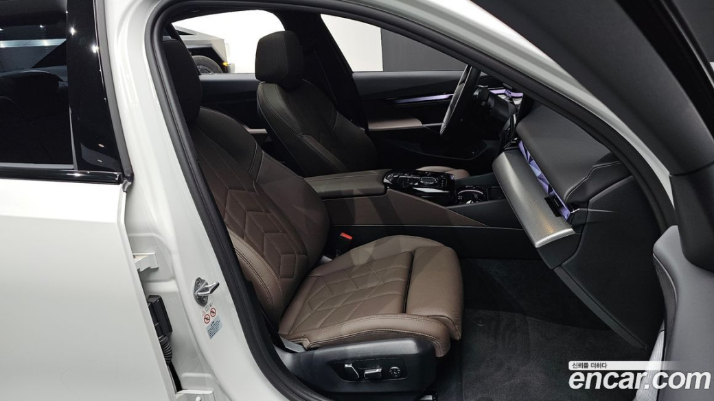 BMW 5-Series 520i M Sport, 2025