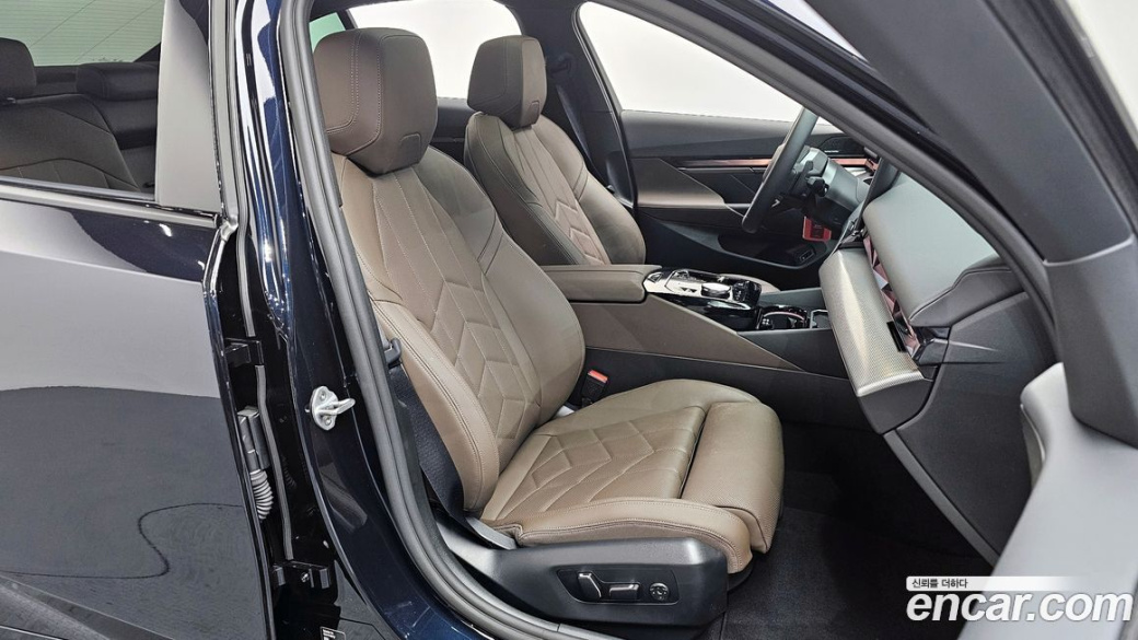 BMW 5-Series 520i M Sport, 2025
