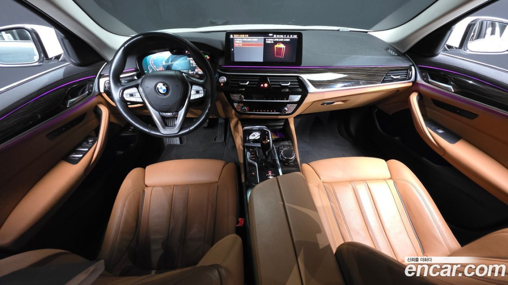 BMW 5-Series 520i Luxury, 2023