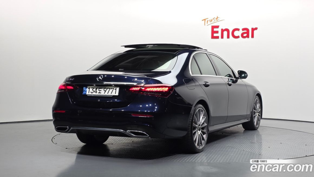 Mercedes-Benz E-Class E350 4MATIC AMG Line, 2022