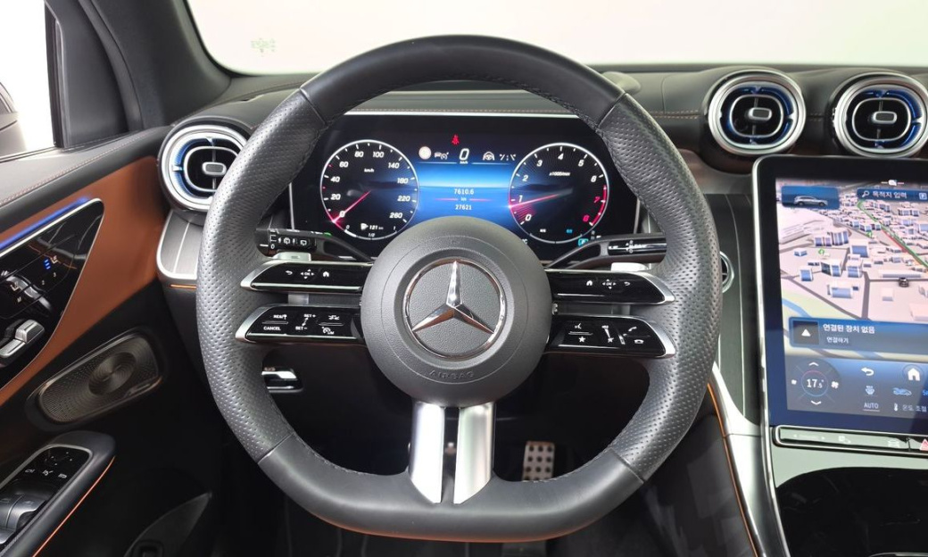 Mercedes-Benz GLC-Class GLC300 4MATIC AMG Line, 2023