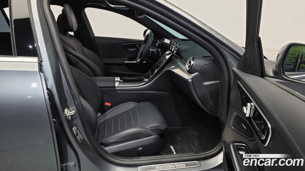 Mercedes-Benz C-Class C300 4MATIC AMG Line, 2023