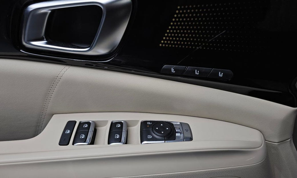 Kia Carnival 7-Seater Gravity, 2025