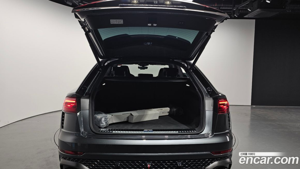 Audi RSQ8 4.0 TFSI Quattro Performance, 2025
