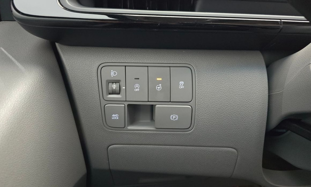 Hyundai Staria 4WD Lounge 9-Seater, 2022