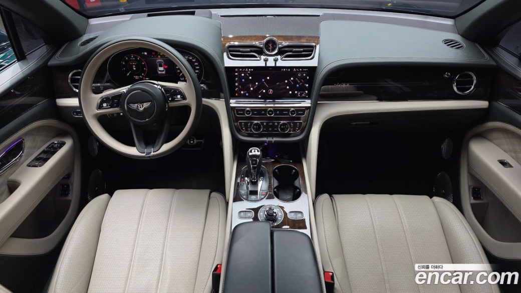 Bentley Bentayga 4.0 V8 EWB First Edition, 2024
