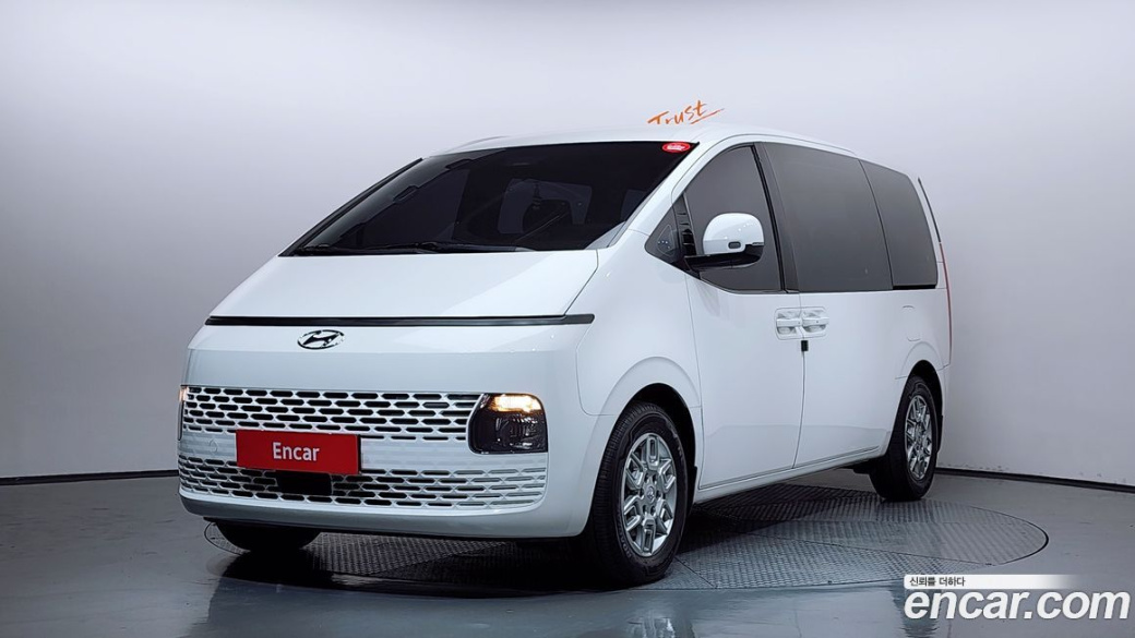 Hyundai Staria Tourer 11-Seater, 2024