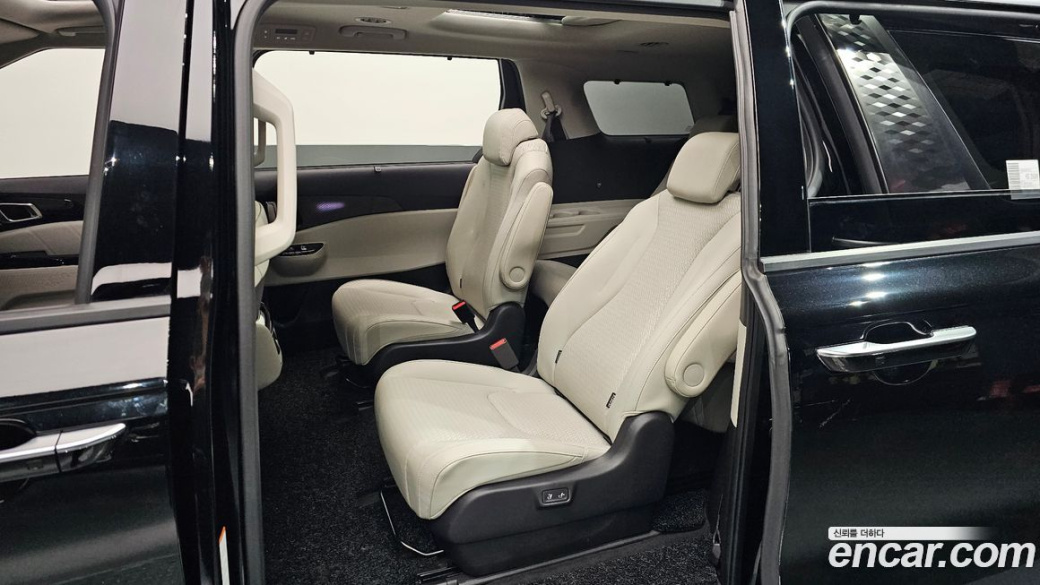 Kia Carnival 9-Seater Signature, 2023