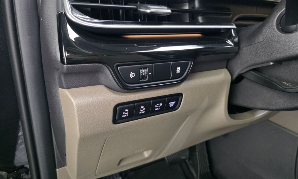 Kia Carnival 7-Seater Signature, 2024