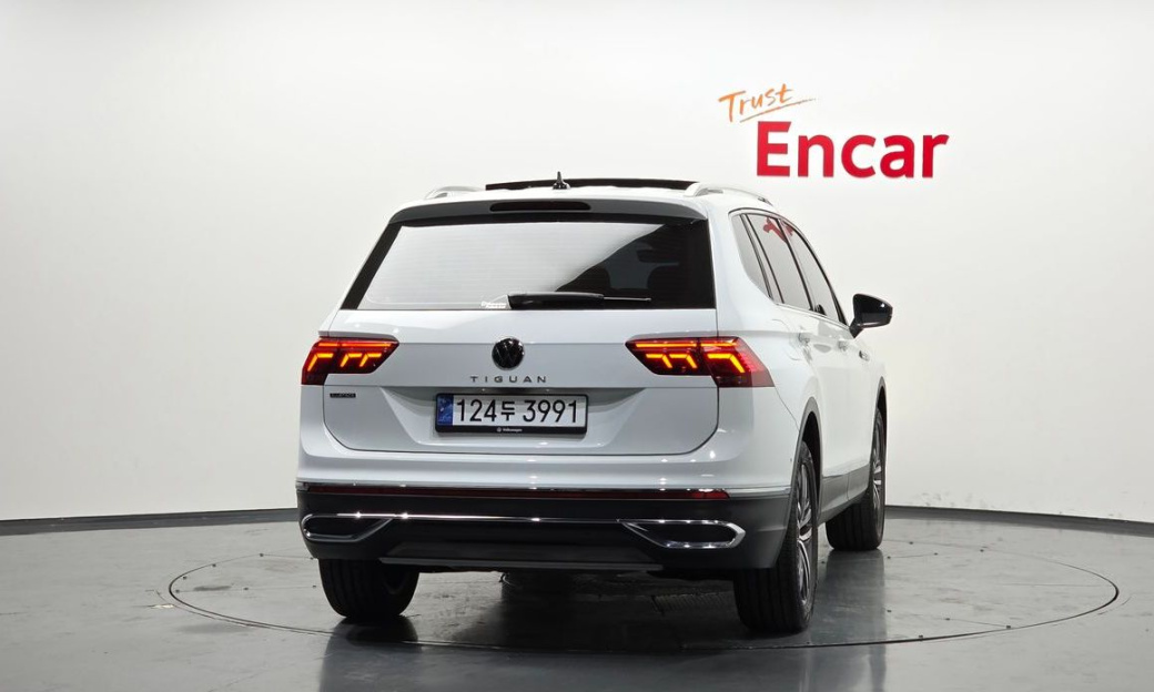 Volkswagen Tiguan 2.0 TSI Prestige, 2024