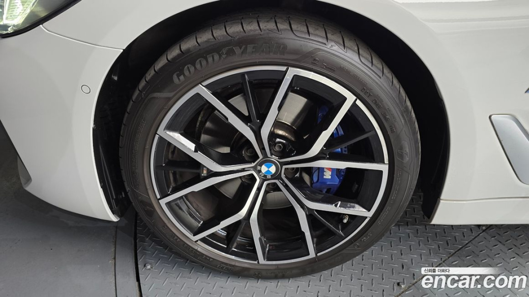 BMW 5-Series 530i xDrive M Sport Package, 2023