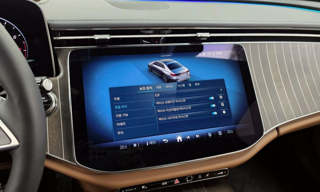Mercedes-Benz E-Class E300 4MATIC Exclusive, 2026