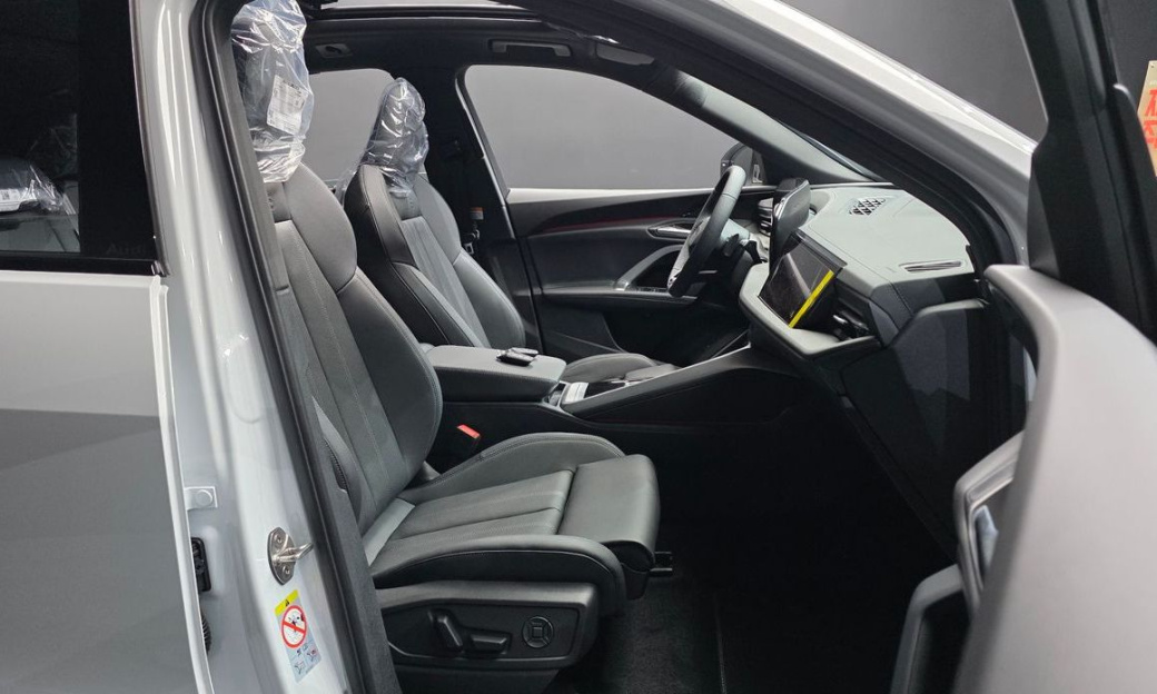 Audi Q5 40 TDI Quattro S Line Black Edition, 2025