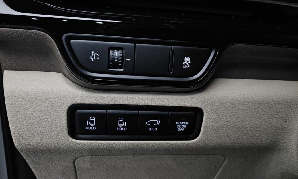 Kia Carnival 7-Seater Gravity, 2025