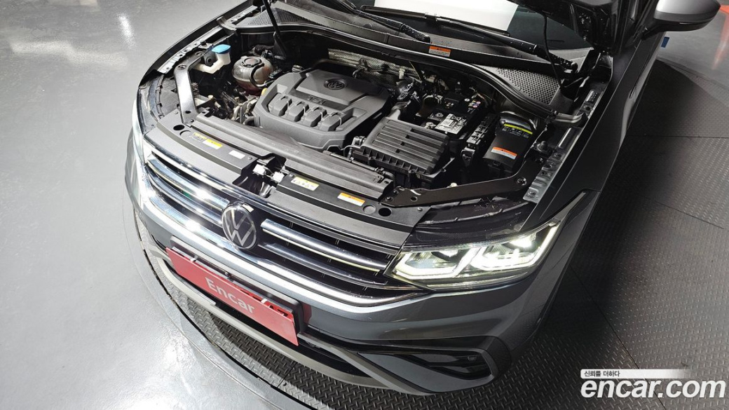 Volkswagen Tiguan 2.0 TSI Prestige, 2024