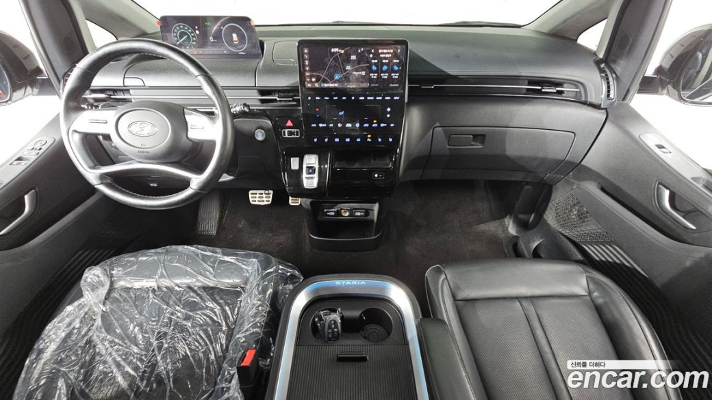 Hyundai Staria 4WD Lounge 7-Seater, 2022