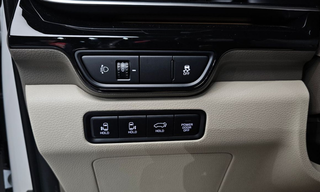 Kia Carnival 7-Seater Signature, 2024