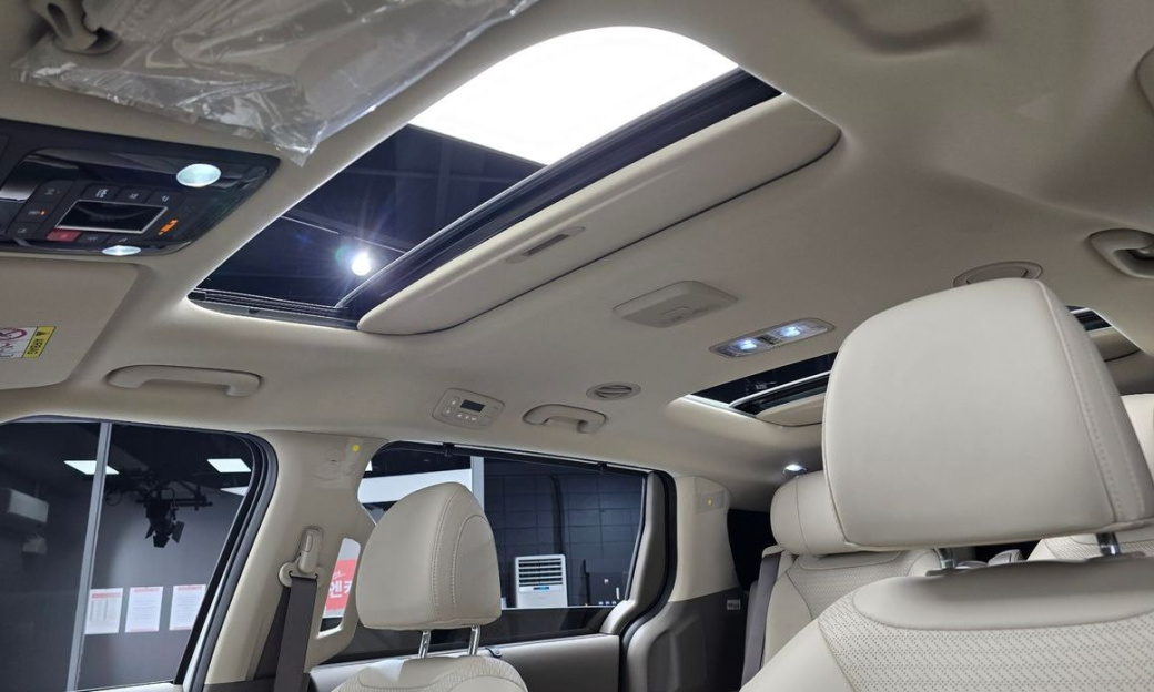 Kia Carnival 7-Seater Signature, 2024
