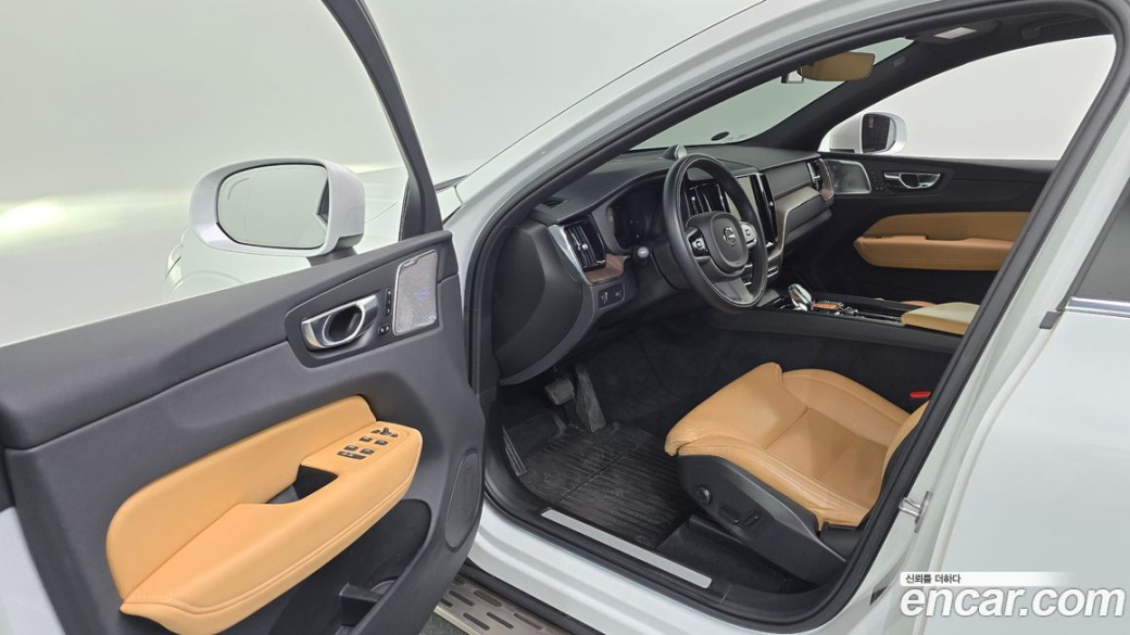 Volvo XC60 B5 Inscription, 2022