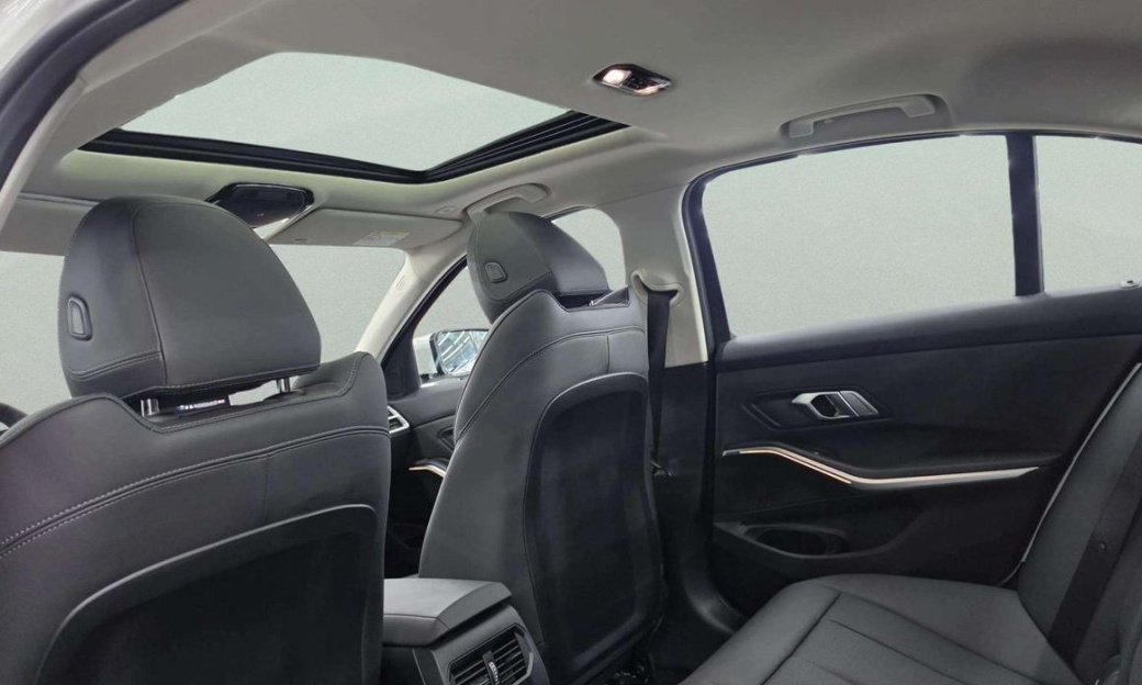 BMW 3-Series 320i, 2025