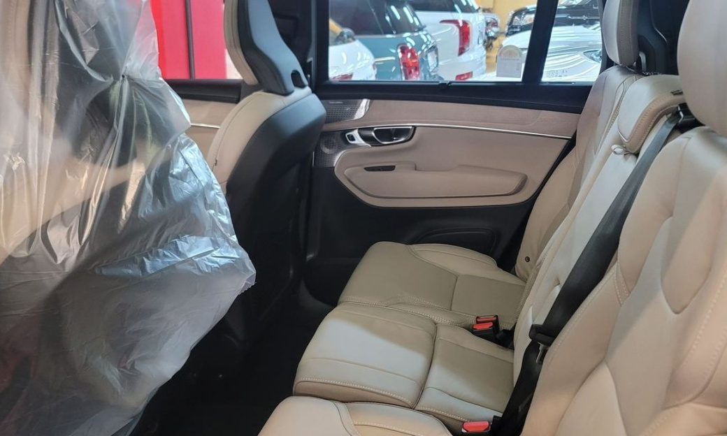 Volvo XC90 B6 Ultra Dark, 2026