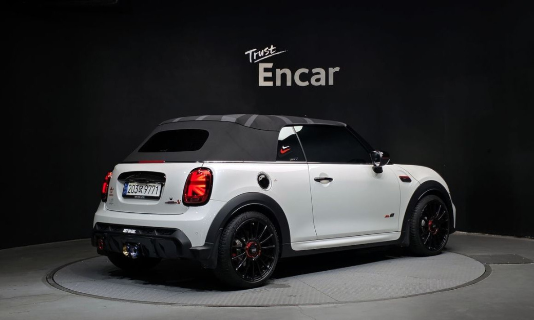 Mini Cooper Convertible JCW, 2024