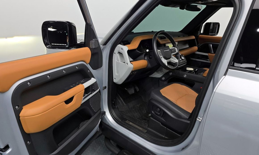 Land Rover Defender 110 P300 X-Dynamic SE, 2024