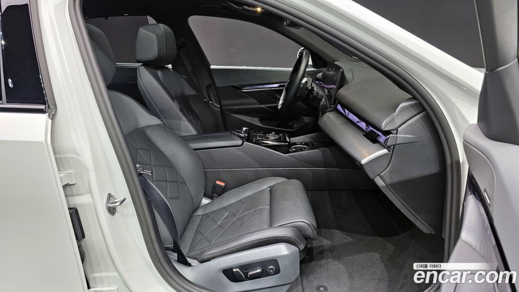 BMW 5-Series 530i xDrive M Sport, 2025