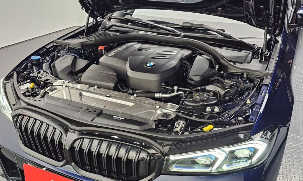 BMW 3-Series 320i M Sport, 2025