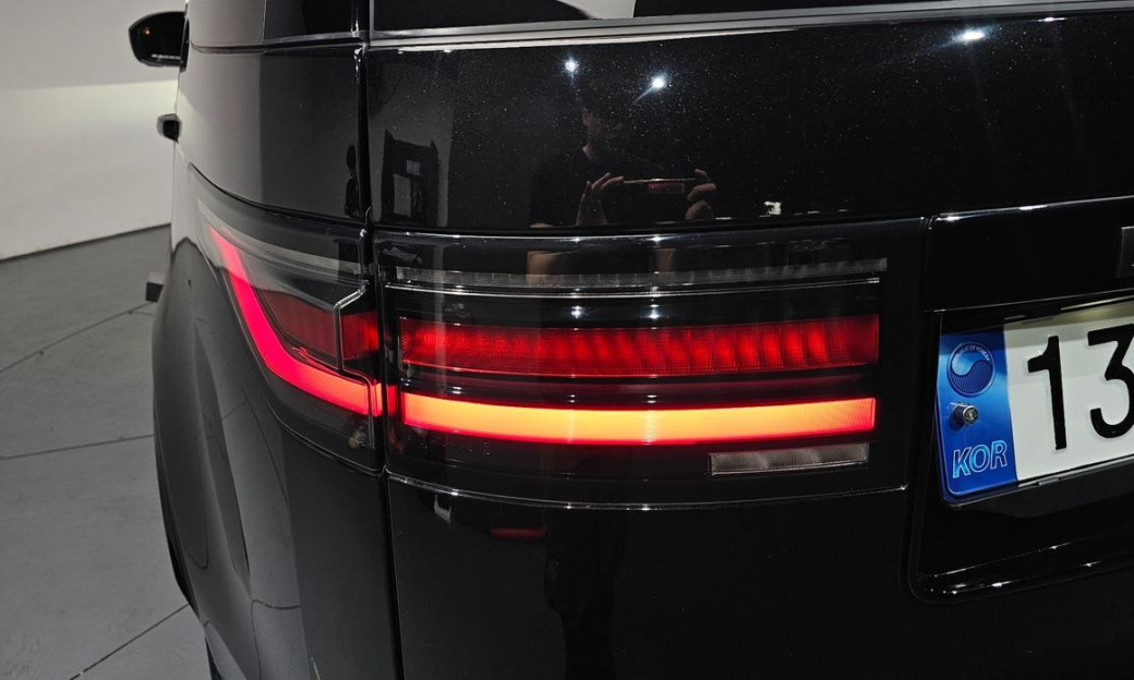 Land Rover Discovery P360 R-Dynamic SE, 2023