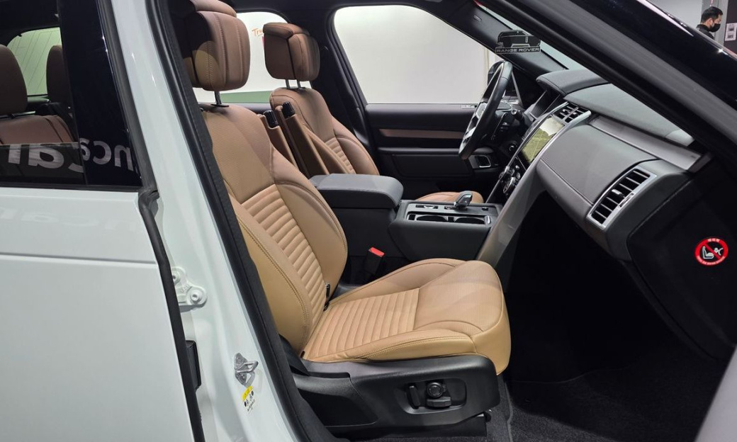 Land Rover Discovery D300 Dynamic HSE, 2024