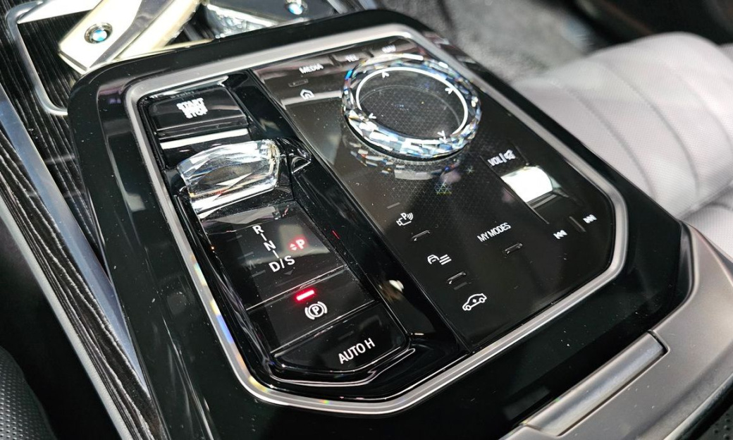 BMW 7-Series 740d xDrive M Sport, 2025