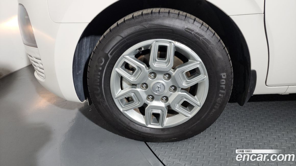 Hyundai Staria Tourer 11-Seater, 2024