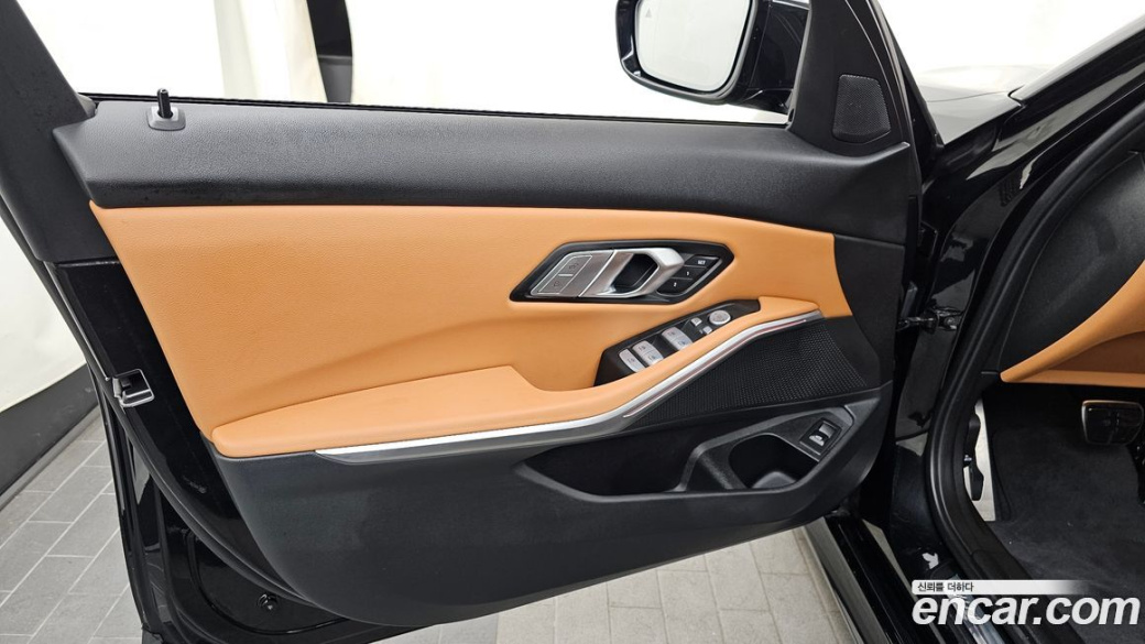 BMW 3-Series 320i M Sport, 2023