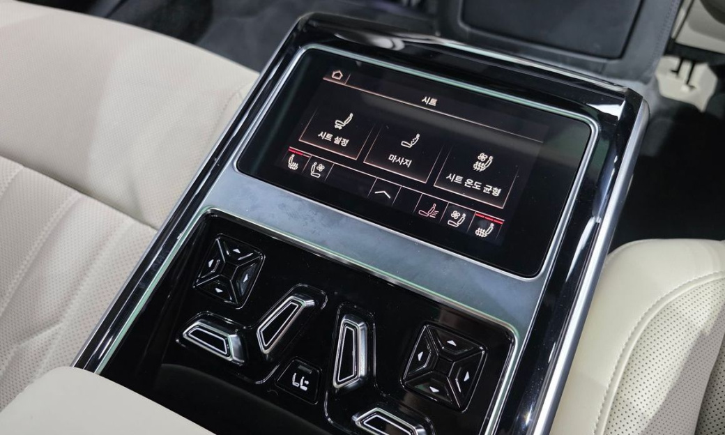Audi A8 55 TFSI Quattro Premium LWB, 2023