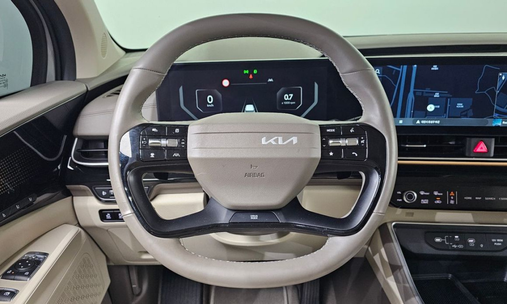 Kia Carnival 7-Seater Gravity, 2025