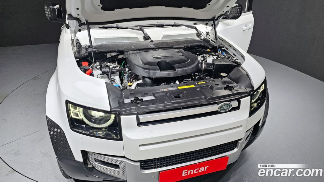 Land Rover Defender 110 D250 SE, 2023