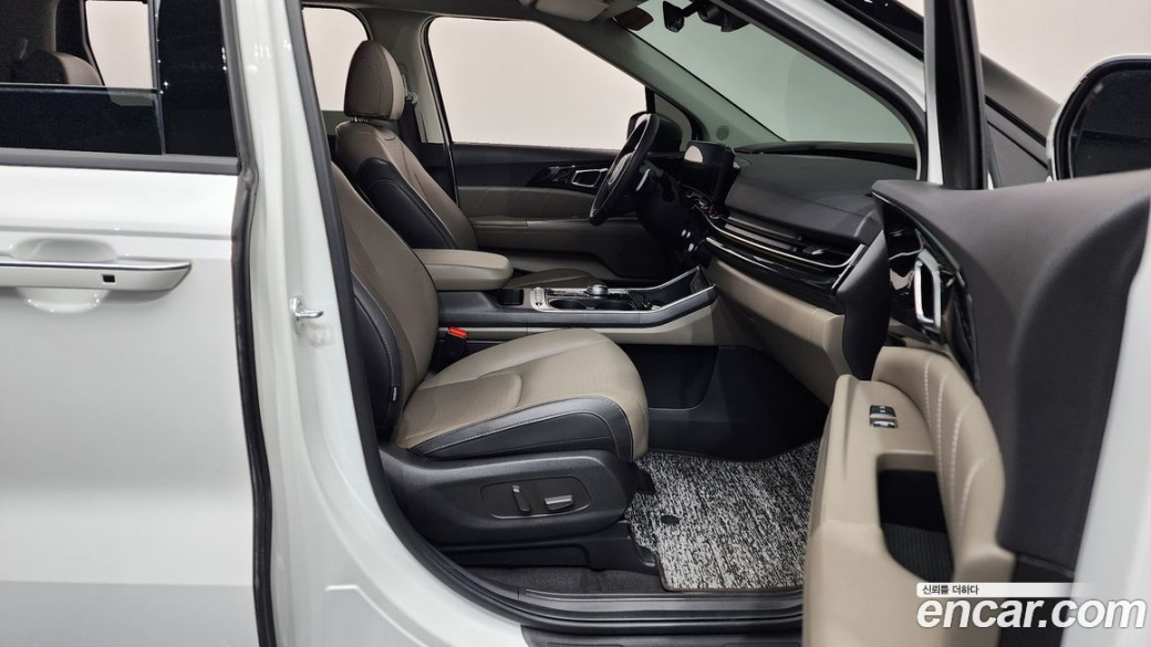 Kia Carnival 9-Seater Signature, 2025