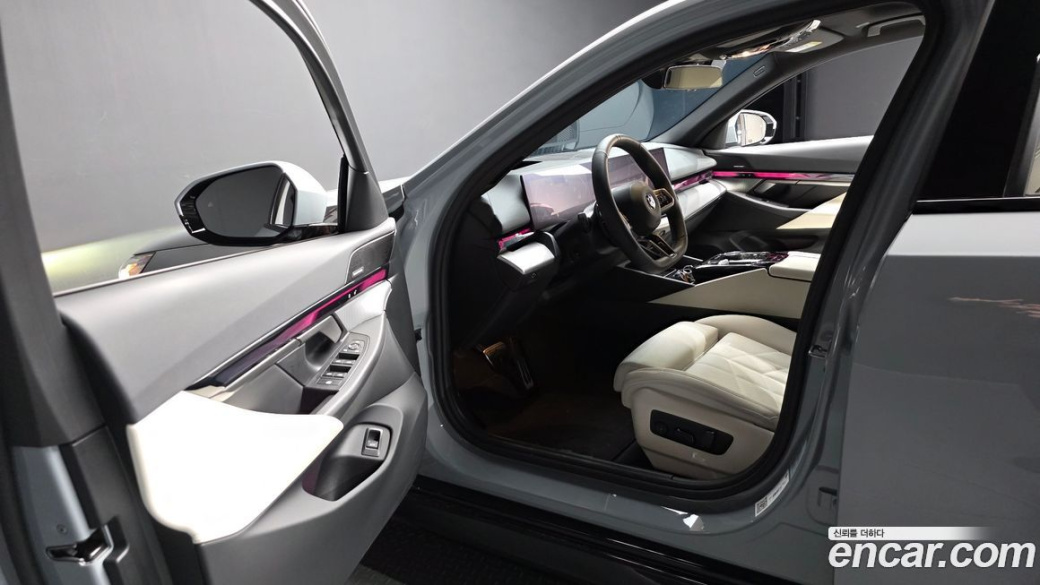 BMW 5-Series 520i M Sport, 2025