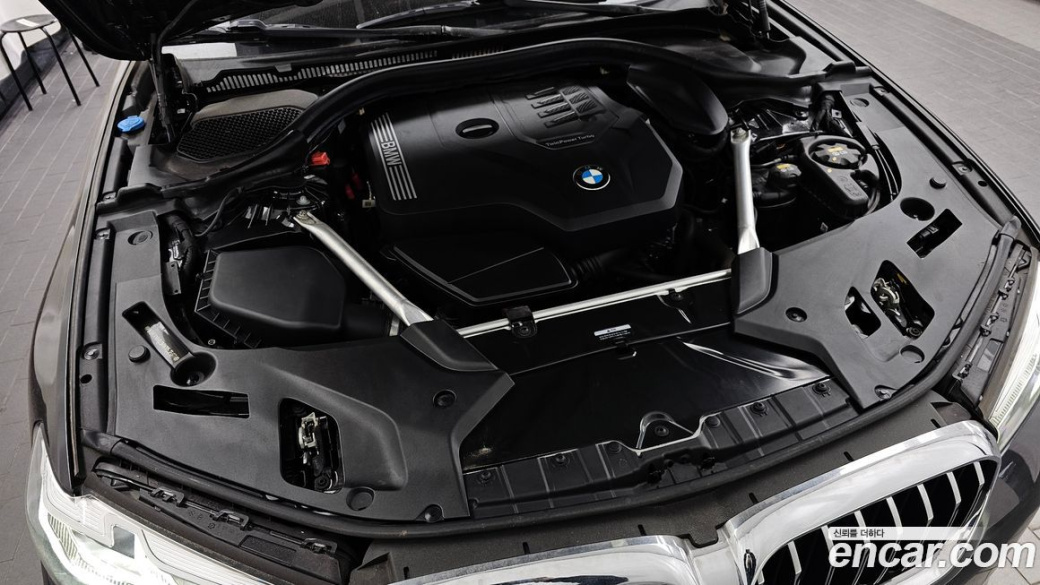 BMW 5-Series 530i Luxury, 2022