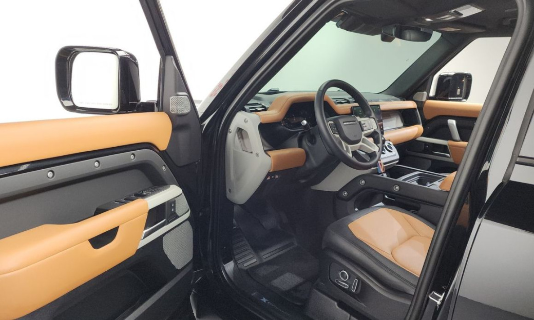 Land Rover Defender 130 D300 X-Dynamic HSE, 2023