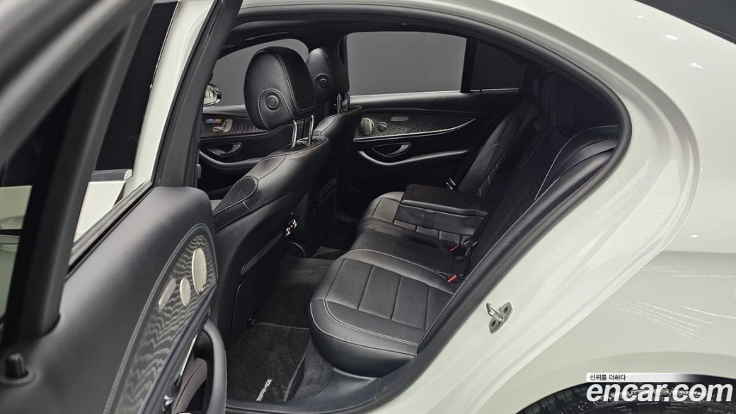 Mercedes-Benz E-Class E350 4MATIC AMG Line, 2022
