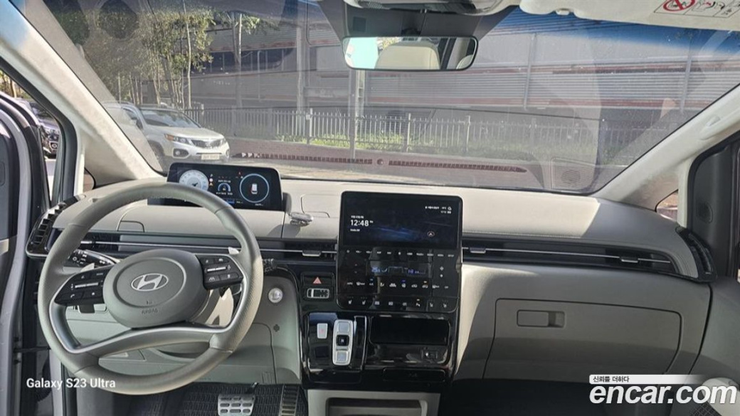 Hyundai Staria 4WD Lounge 9-Seater, 2025