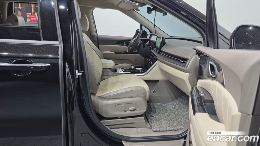 Kia Carnival 9-Seater Signature, 2023