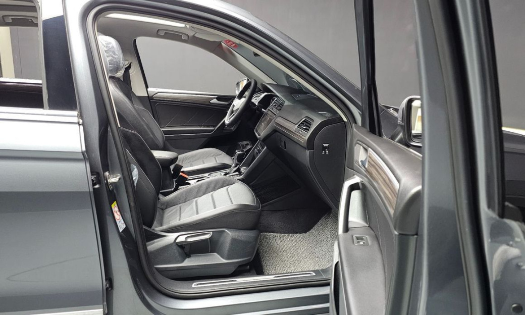 Volkswagen Tiguan 2.0 TSI Prestige, 2024